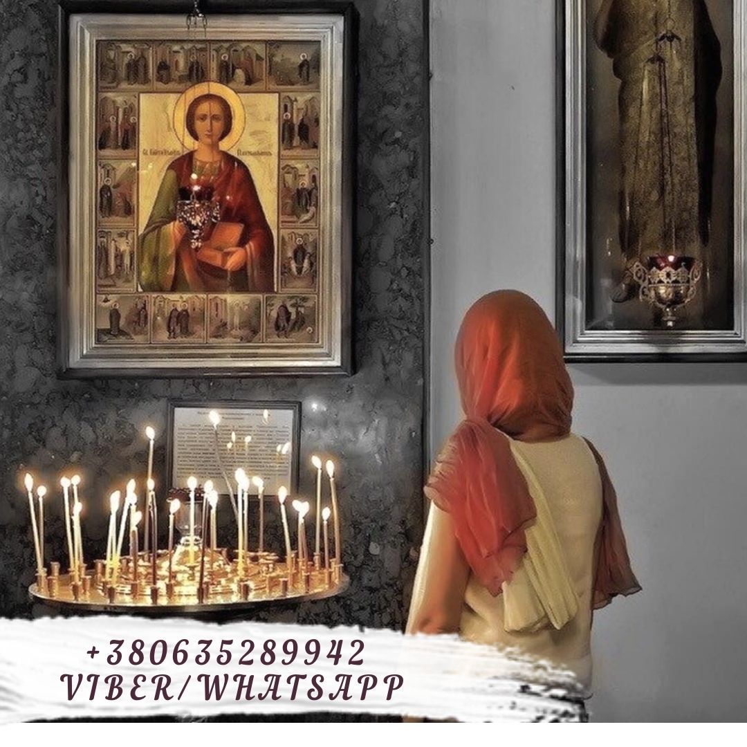 Какому святому поставить свечку. Свеча у иконы в храме. Человек молится в храме. Свечи перед иконой в церкви. Девушка перед иконой.